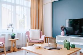 Charming Oasis w Balcony 5 min to Bull Statue