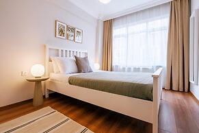 Charming Oasis w Balcony 5 min to Bull Statue