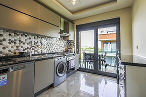 Flat w Shared Pool and Balcony 8 min to Beach