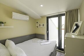 Flat w Shared Pool and Balcony 8 min to Beach