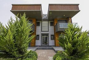 Flat w Shared Pool and Balcony 8 min to Beach