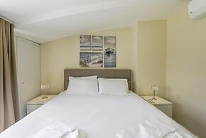 Flat w Shared Pool and Balcony 8 min to Beach