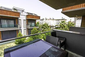 Flat w Shared Pool and Balcony 8 min to Beach