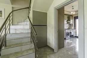 Flat w Shared Pool and Balcony 8 min to Beach