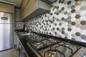 Flat w Shared Pool and Balcony 8 min to Beach