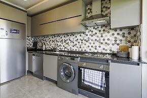 Flat w Shared Pool and Balcony 8 min to Beach