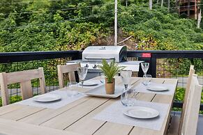 Sunset Chalet 2 Bedroom Cabin by RedAwning