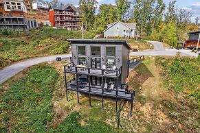 Sunset Chalet 2 Bedroom Cabin by RedAwning