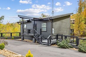 Sunset Chalet 2 Bedroom Cabin by RedAwning