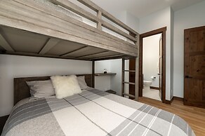 Hay Meadow Lodge 3 Bedroom Townhouse by RedAwning