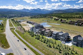 Hay Meadow Lodge 3 Bedroom Townhouse by RedAwning