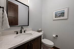 Hay Meadow Lodge 3 Bedroom Townhouse by RedAwning