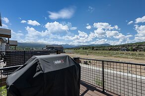 Hay Meadow Lodge 3 Bedroom Townhouse by RedAwning