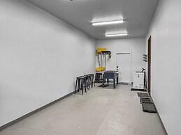 Hay Meadow Lodge 3 Bedroom Townhouse by RedAwning