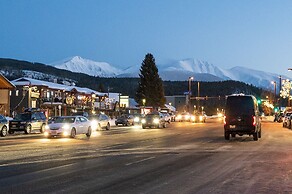 Hay Meadow Lodge 3 Bedroom Townhouse by RedAwning