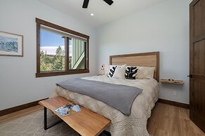 Hay Meadow Lodge 3 Bedroom Townhouse by RedAwning