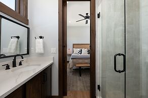 Hay Meadow Lodge 3 Bedroom Townhouse by RedAwning