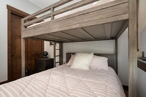 Hay Meadow Lodge 3 Bedroom Townhouse by RedAwning