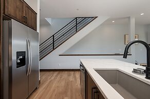 Hay Meadow Lodge 3 Bedroom Townhouse by RedAwning