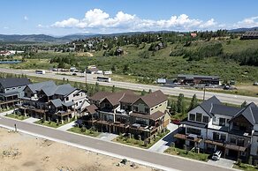 Hay Meadow Lodge 3 Bedroom Townhouse by RedAwning