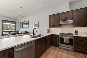 Hay Meadow Lodge 3 Bedroom Townhouse by RedAwning