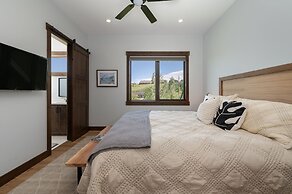 Hay Meadow Lodge 3 Bedroom Townhouse by RedAwning