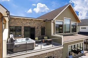 Hay Meadow Lodge 3 Bedroom Townhouse by RedAwning