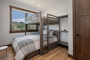 Hay Meadow Lodge 3 Bedroom Townhouse by RedAwning