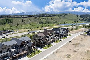 Hay Meadow Lodge 3 Bedroom Townhouse by RedAwning