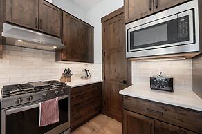 Hay Meadow Lodge 3 Bedroom Townhouse by RedAwning