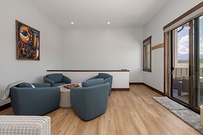 Hay Meadow Lodge 3 Bedroom Townhouse by RedAwning