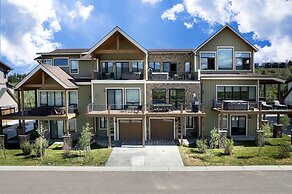 Hay Meadow Lodge 3 Bedroom Townhouse by RedAwning