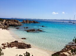 Seaside Apartment Baja Sardinia - 6pl August - 250 m From Smeraldo Bea