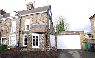 Immaculate 3-bed House in Waltham Cross
