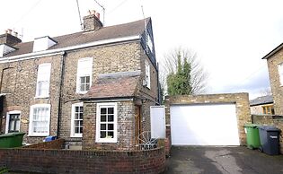 Immaculate 3-bed House in Waltham Cross