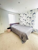 Immaculate 3-bed House in Waltham Cross