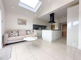 Impeccable 4-bed House in Liverpool