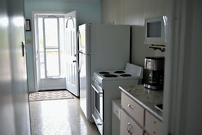 Jackfish Lake Cottages Motel