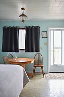 Jackfish Lake Cottages Motel