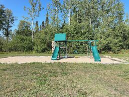 Jackfish Lake Cottages Motel