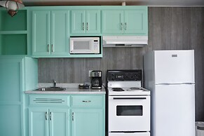 Jackfish Lake Cottages Motel