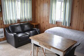 Jackfish Lake Cottages Motel