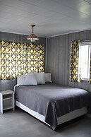 Jackfish Lake Cottages Motel