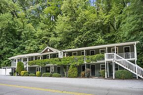 Hickory Falls Inn