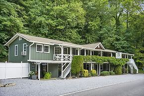 Hickory Falls Inn