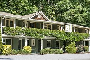 Hickory Falls Inn