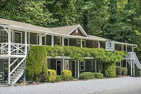 Hickory Falls Inn