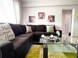 Modern Apartment Only 900m From Famous Venus Beach