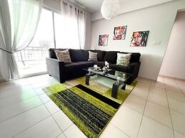 Modern Apartment Only 900m From Famous Venus Beach