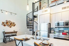 King Bed - Top Floor 2sty Loft - Parking 4058